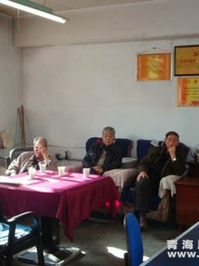 省民政厅组织部分离退休干部集中学习十七届六中全会精神