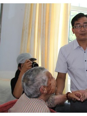 省民政厅坚持在“厅级干部进百家福利机构解难题活动”中办实事求实效