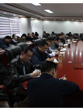 省民政厅召开党组理论学习中心组学习（扩大）会议传达学习省委十二届十次全会精神