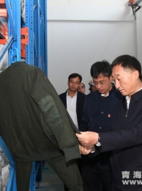 刘宁代省长调研指导救灾物资储备工作